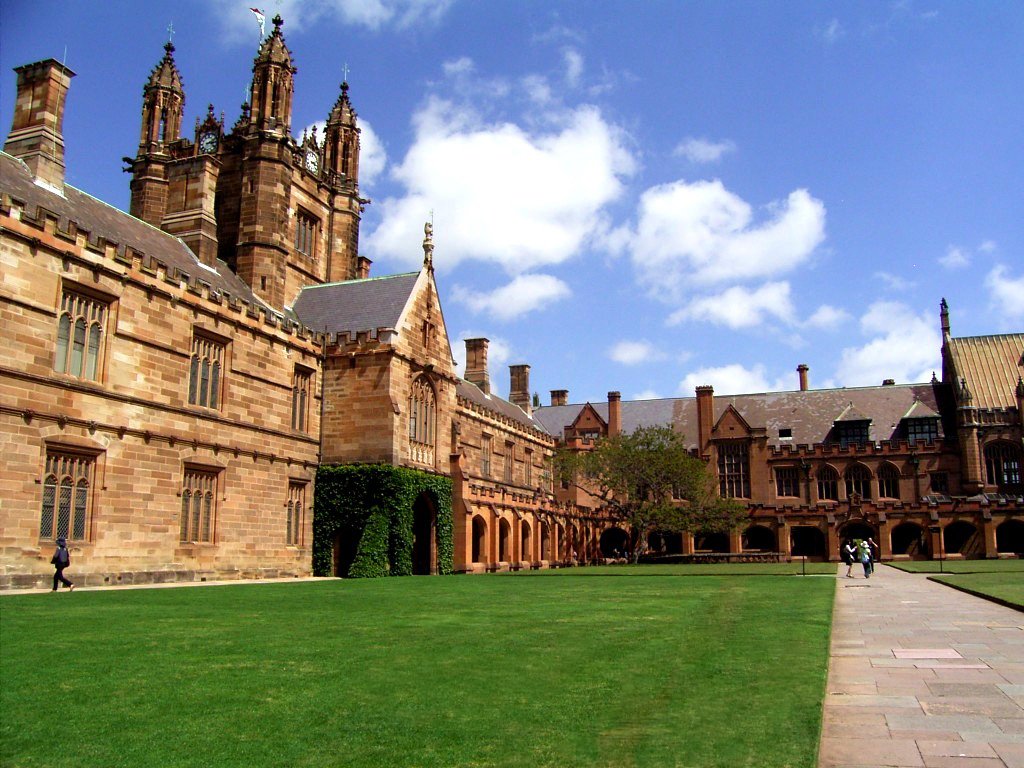 쿼드랭글 (The Quadrangle) 및 그레이트 홀 (Great Hall)